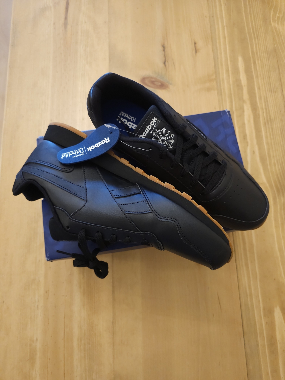 Reebok Classic Men's Black Leather Sneakers - Picture 3 of 4